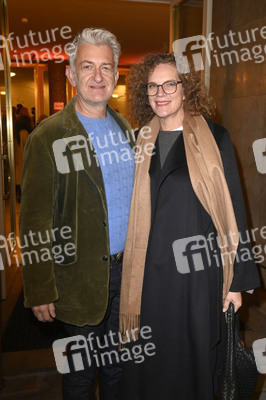 Theaterpremiere 'Schöne Bescherungen' in Berlin