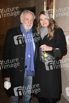 Theaterpremiere 'Schöne Bescherungen' in Berlin