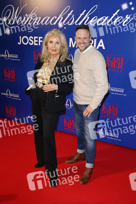 Theaterpremiere 'Josef und Maria' in Hamburg