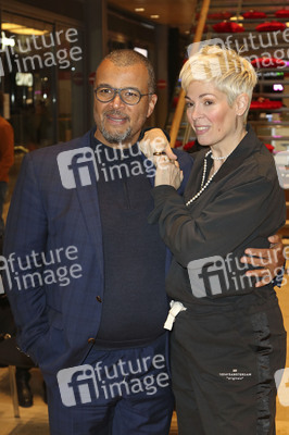 Theaterpremiere 'Josef und Maria' in Hamburg