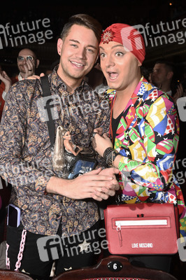 Musicalpremiere 'Ku'damm 56 - Das Musical' in Berlin