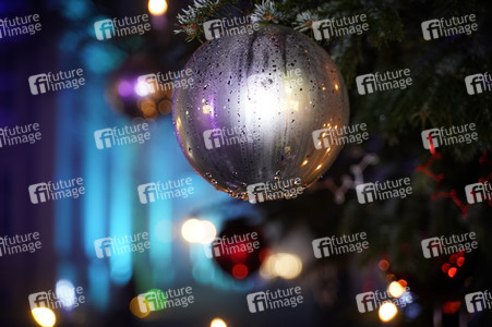 Weihnachtsmannvollversammlung bei Weihnachten im Tierpark in Berlin