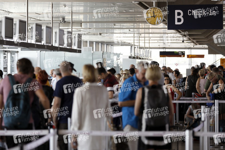 Symbolfoto Köln Bonn Airport vor der Pandemie