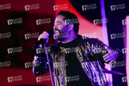 Silvestershow 'Celebrate at the Gate - Willkommen 2022' in Berlin