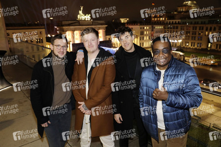 Silvestershow 'Celebrate at the Gate - Willkommen 2022' in Berlin
