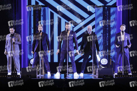 Silvestershow 'Celebrate at the Gate - Willkommen 2022' in Berlin