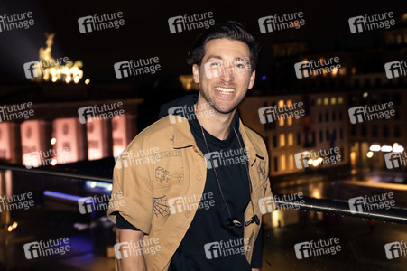 Silvestershow 'Celebrate at the Gate - Willkommen 2022' in Berlin
