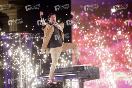 Silvestershow 'Celebrate at the Gate - Willkommen 2022' in Berlin