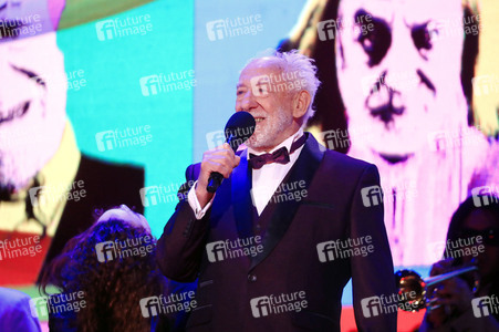 Silvestershow 'Celebrate at the Gate - Willkommen 2022' in Berlin
