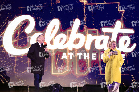 Silvestershow 'Celebrate at the Gate - Willkommen 2022' in Berlin