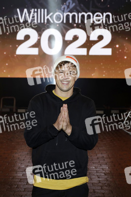 Silvestershow 'Celebrate at the Gate - Willkommen 2022' in Berlin