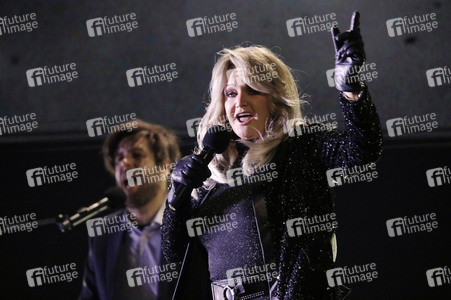 Silvestershow 'Celebrate at the Gate - Willkommen 2022' in Berlin
