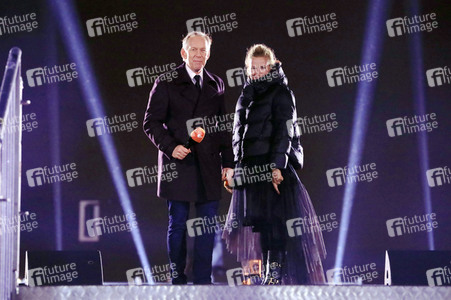 Silvestershow 'Celebrate at the Gate - Willkommen 2022' in Berlin