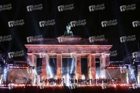 Silvestershow 'Celebrate at the Gate - Willkommen 2022' in Berlin