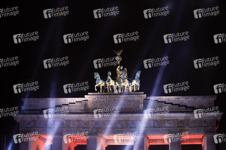 Silvestershow 'Celebrate at the Gate - Willkommen 2022' in Berlin