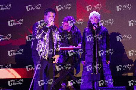 Silvestershow 'Celebrate at the Gate - Willkommen 2022' in Berlin