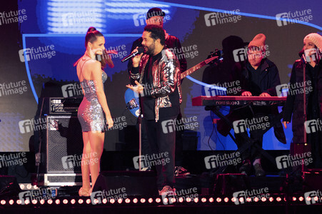 Silvestershow 'Celebrate at the Gate - Willkommen 2022' in Berlin
