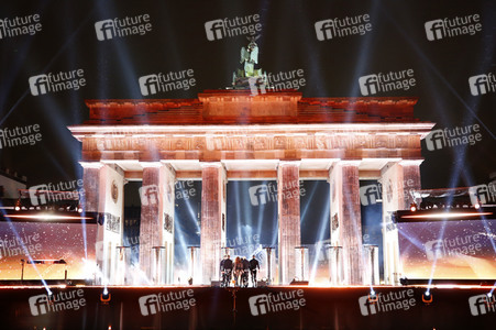 Silvestershow 'Celebrate at the Gate - Willkommen 2022' in Berlin