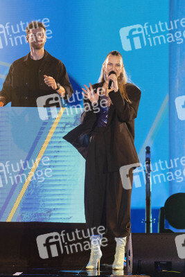 Silvestershow 'Celebrate at the Gate - Willkommen 2022' in Berlin