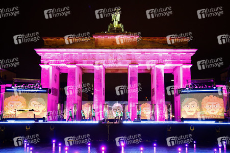 Silvestershow 'Celebrate at the Gate - Willkommen 2022' in Berlin