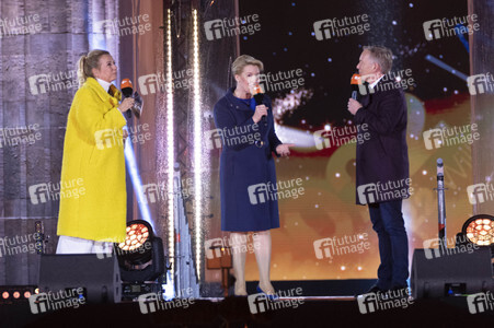 Silvestershow 'Celebrate at the Gate - Willkommen 2022' in Berlin