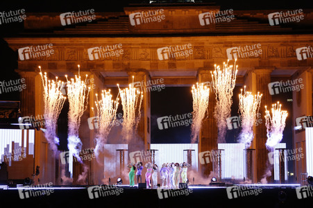 Silvestershow 'Celebrate at the Gate - Willkommen 2022' in Berlin