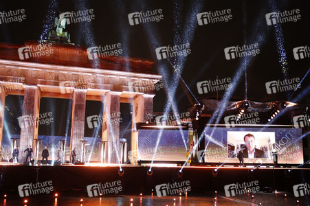 Silvestershow 'Celebrate at the Gate - Willkommen 2022' in Berlin
