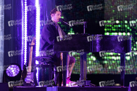 Silvestershow 'Celebrate at the Gate - Willkommen 2022' in Berlin