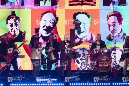 Silvestershow 'Celebrate at the Gate - Willkommen 2022' in Berlin