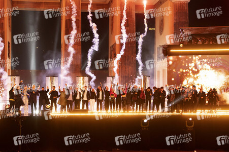 Silvestershow 'Celebrate at the Gate - Willkommen 2022' in Berlin