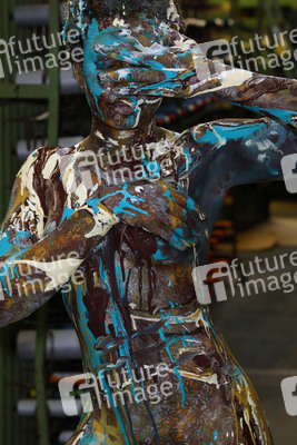 BODYART: Dark Skin Splash