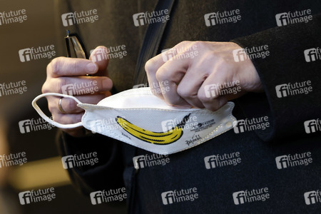 Vorstellung der Impfbanane-Buttons in Köln