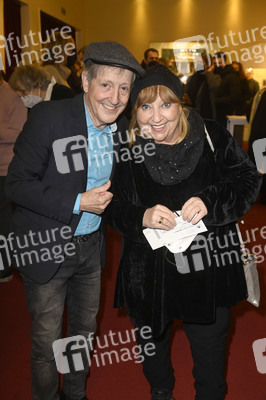 Theaterpremiere 'Rent a Friend' in Berlin