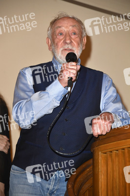 Theaterpremiere 'Rent a Friend' in Berlin