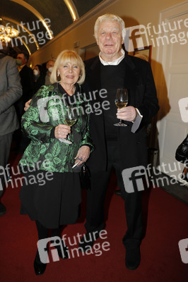 Theaterpremiere 'Rent a Friend' in Berlin