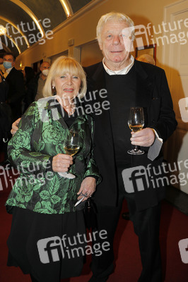 Theaterpremiere 'Rent a Friend' in Berlin