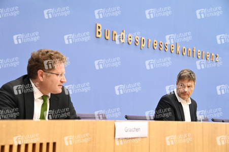 Pressekonferenz Eröffnungsbilanz Klimaschutz in Berlin