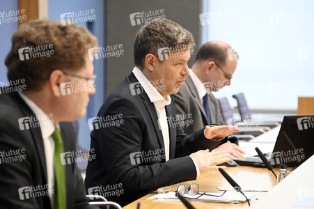 Pressekonferenz Eröffnungsbilanz Klimaschutz in Berlin
