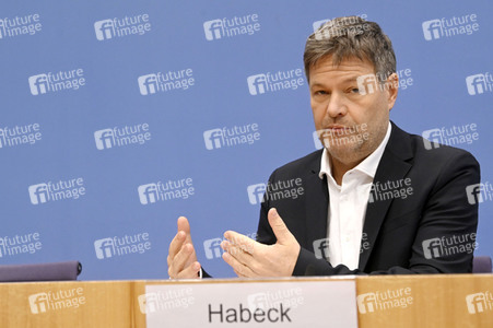 Pressekonferenz Eröffnungsbilanz Klimaschutz in Berlin