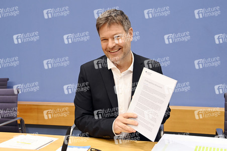 Pressekonferenz Eröffnungsbilanz Klimaschutz in Berlin