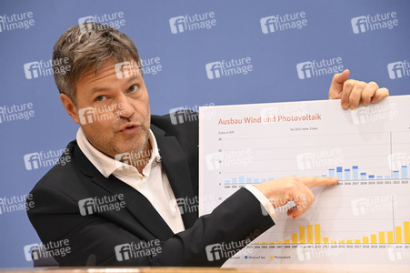 Pressekonferenz Eröffnungsbilanz Klimaschutz in Berlin