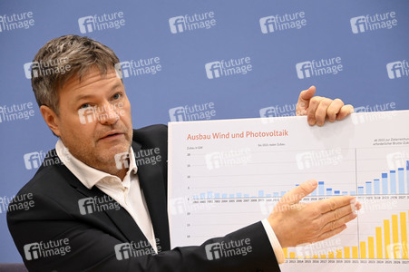 Pressekonferenz Eröffnungsbilanz Klimaschutz in Berlin