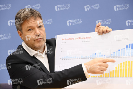 Pressekonferenz Eröffnungsbilanz Klimaschutz in Berlin