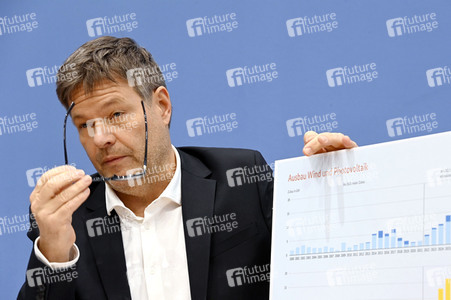 Pressekonferenz Eröffnungsbilanz Klimaschutz in Berlin