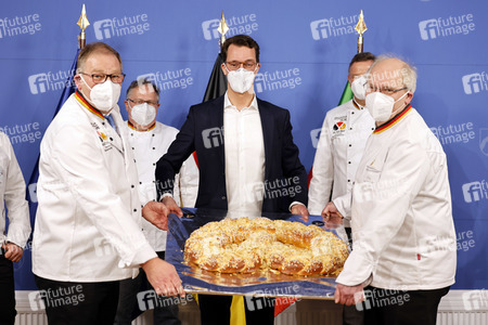 Übergabe der Neujahrsbrezel an Hendrik Wüst in Düsseldorf