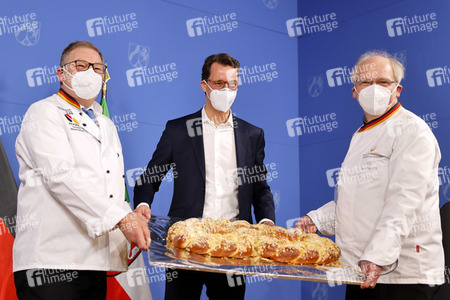 Übergabe der Neujahrsbrezel an Hendrik Wüst in Düsseldorf