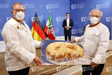 Übergabe der Neujahrsbrezel an Hendrik Wüst in Düsseldorf