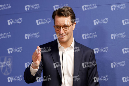 Übergabe der Neujahrsbrezel an Hendrik Wüst in Düsseldorf