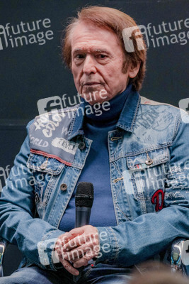 Ausstellungs- und Serienpräsentation 'Raphaelismo' in Madrid