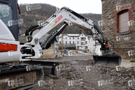 Malu Dreyer besucht Wiederaufbauarbeiten in Schuld